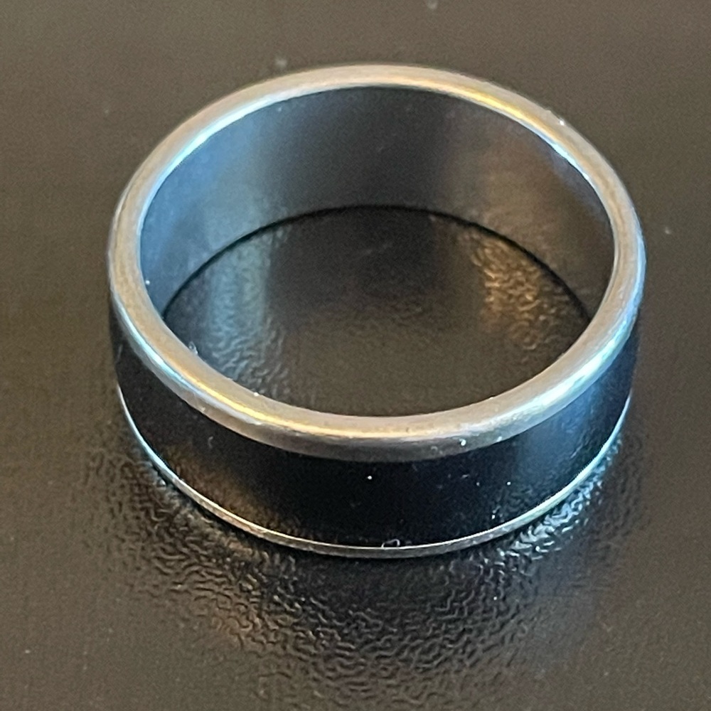 Pre-owned black silver stainless steel ring size 7